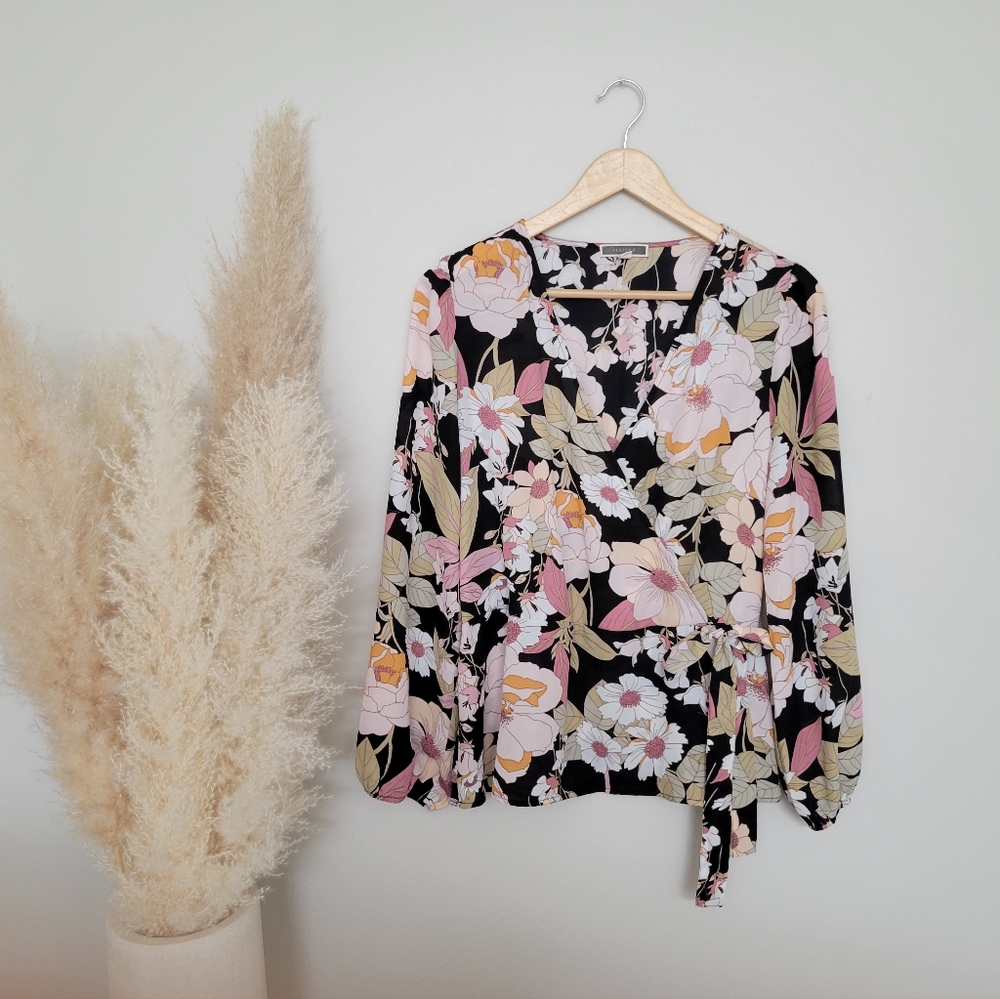 Pleione Floral Faux Wrap Top size medium